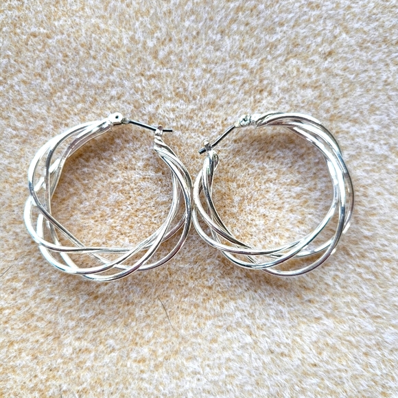 Bundle of Macy's silver earrings - Picture 4 of 6